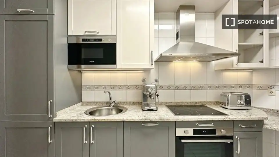 Cocina de Apartamento para compartir en Bilbao  con Aire acondicionado, Terraza y Amueblado