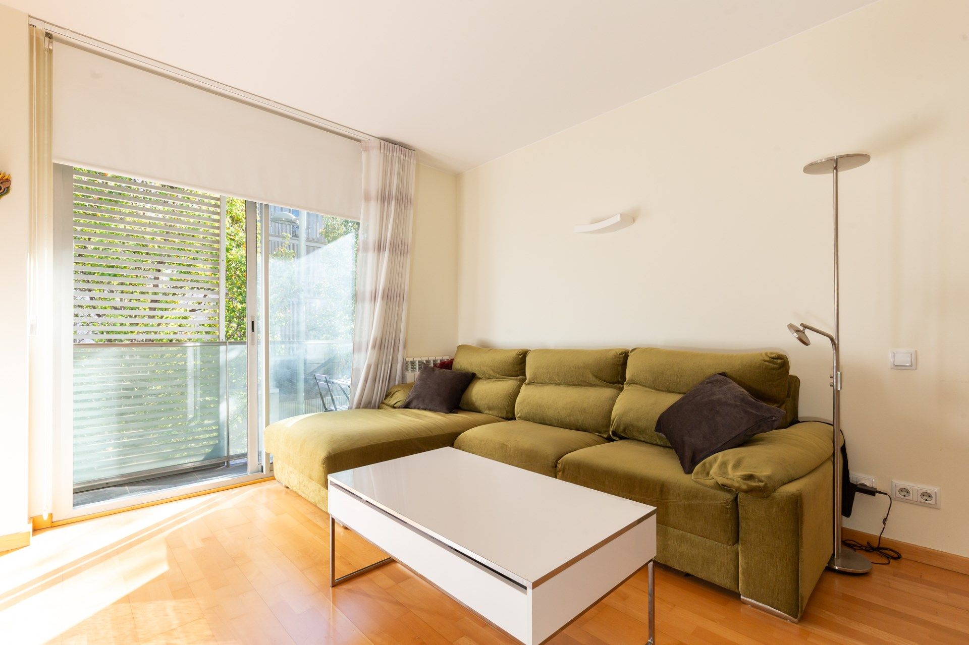 Living room of Flat for sale in Sant Cugat del Vallès  with Air Conditioner, Heating and Storage room