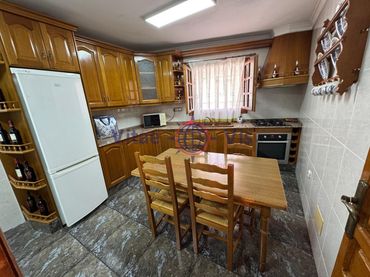 Casa amb balcó en venda a Calle Nogalte 32