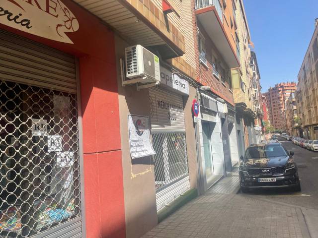 Local comercial en Venta en De Las Escuelas Pías en La Bozada – Parque Delicias