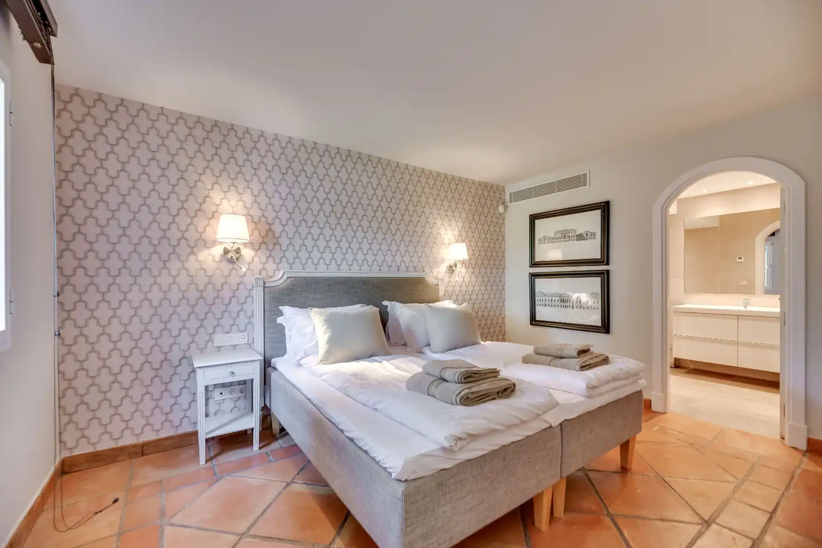 Dormitori de Casa o xalet en venda en Marbella amb Aire condicionat, Jardí privat i Terrassa