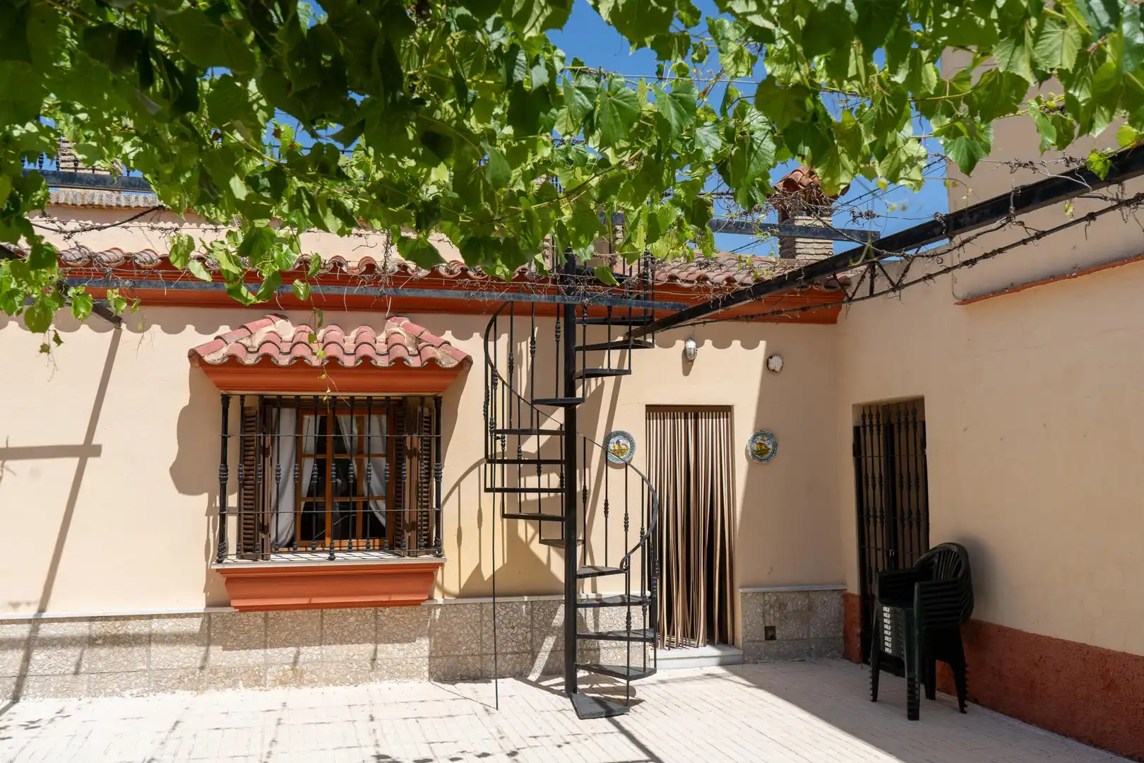 Vista exterior de Casa o xalet en venda en Sanlúcar de Barrameda amb Jardí privat