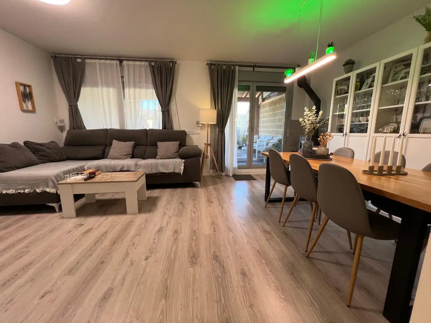 Sala de estar de Casa adosada en venta en Villalbilla con Aire acondicionado, Calefacción y Jardín privado