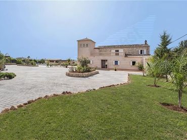 Maison rustique avec jardin à vendre à Llevant