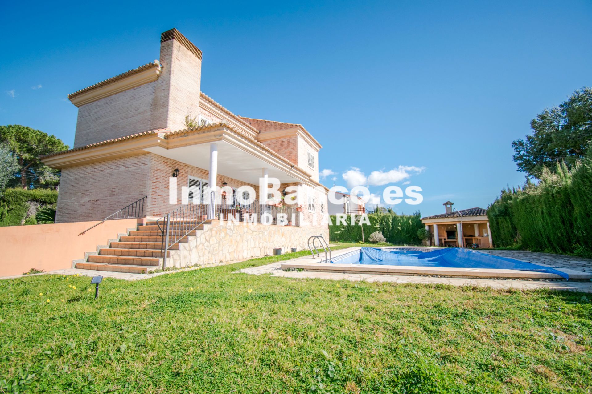 Vista exterior de Casa o xalet en venda en Torrent amb Calefacció, Jardí privat i Terrassa