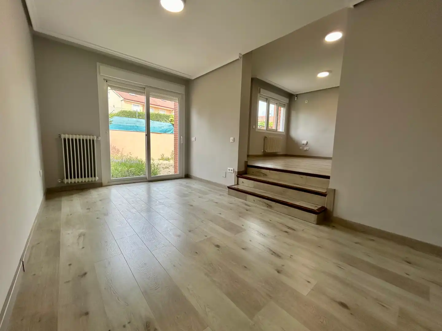 Casa adosada en venda en La Lastrilla  amb Calefacció, Jardí privat i Parquet