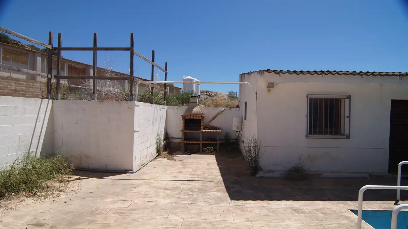 Garten von Fabrikhallen zum Verkauf in Els Omellons mit Heizung