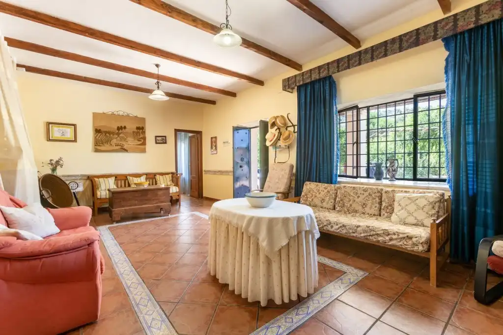 Sala d'estar de Finca rústica en venda en Tierga amb Jardí privat, Terrassa i Traster