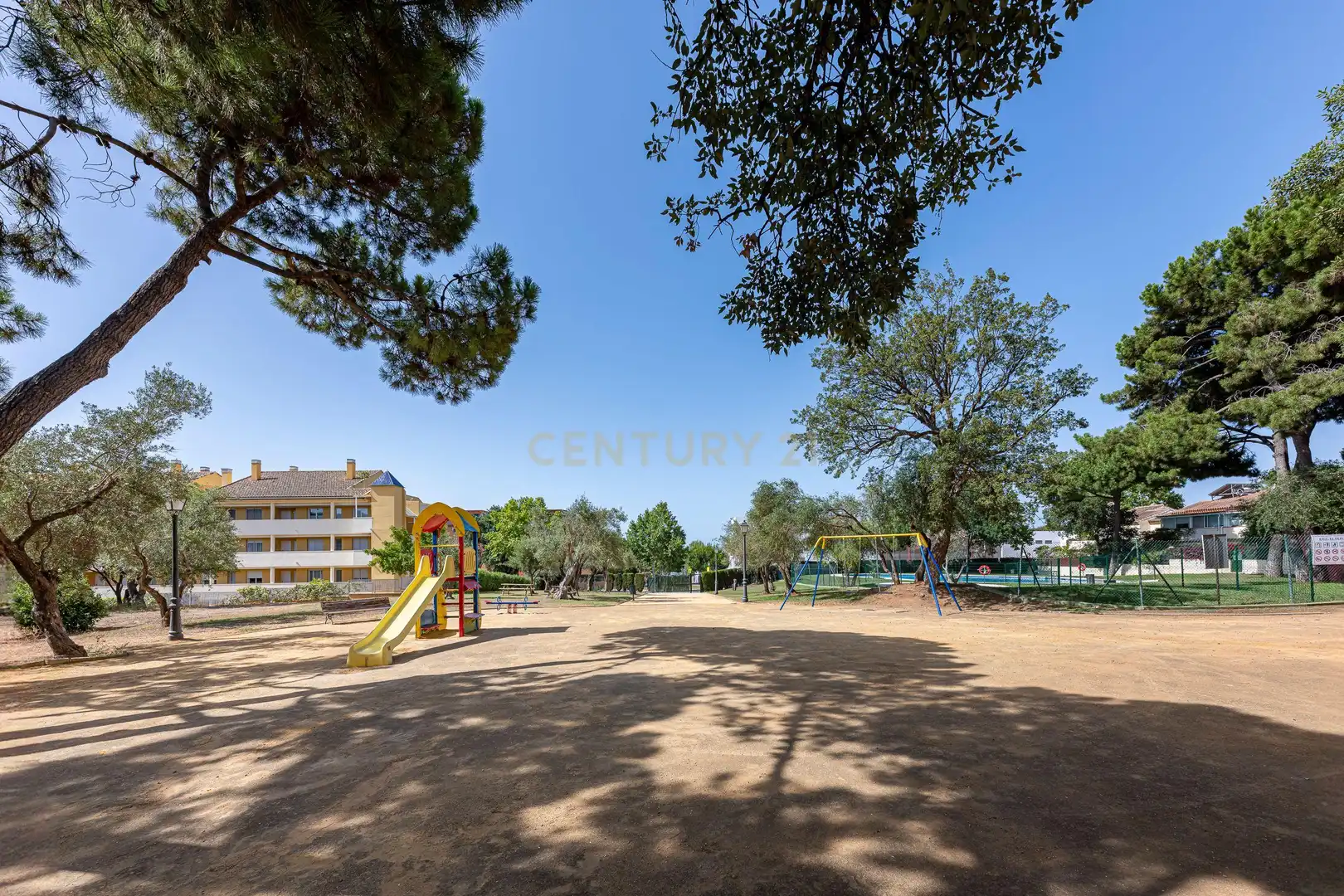 Vista exterior de Pis de lloguer en Marbella amb Aire condicionat, Jardí privat i Piscina comunitària