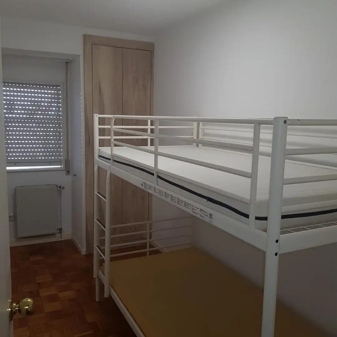 Habitación de Piso en venta en Santiago de Compostela  con Calefacción, Terraza y Trastero