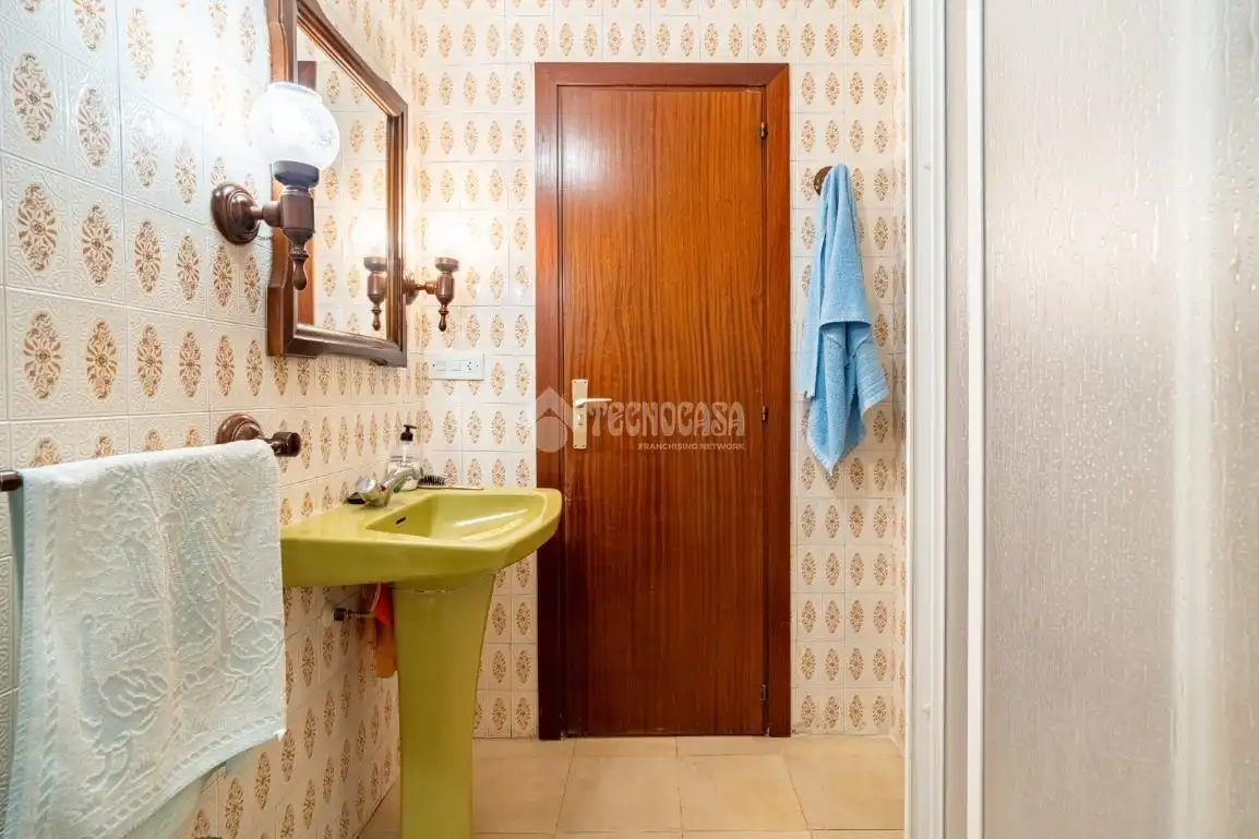 Badezimmer von Wohnung zum Verkauf in Granada