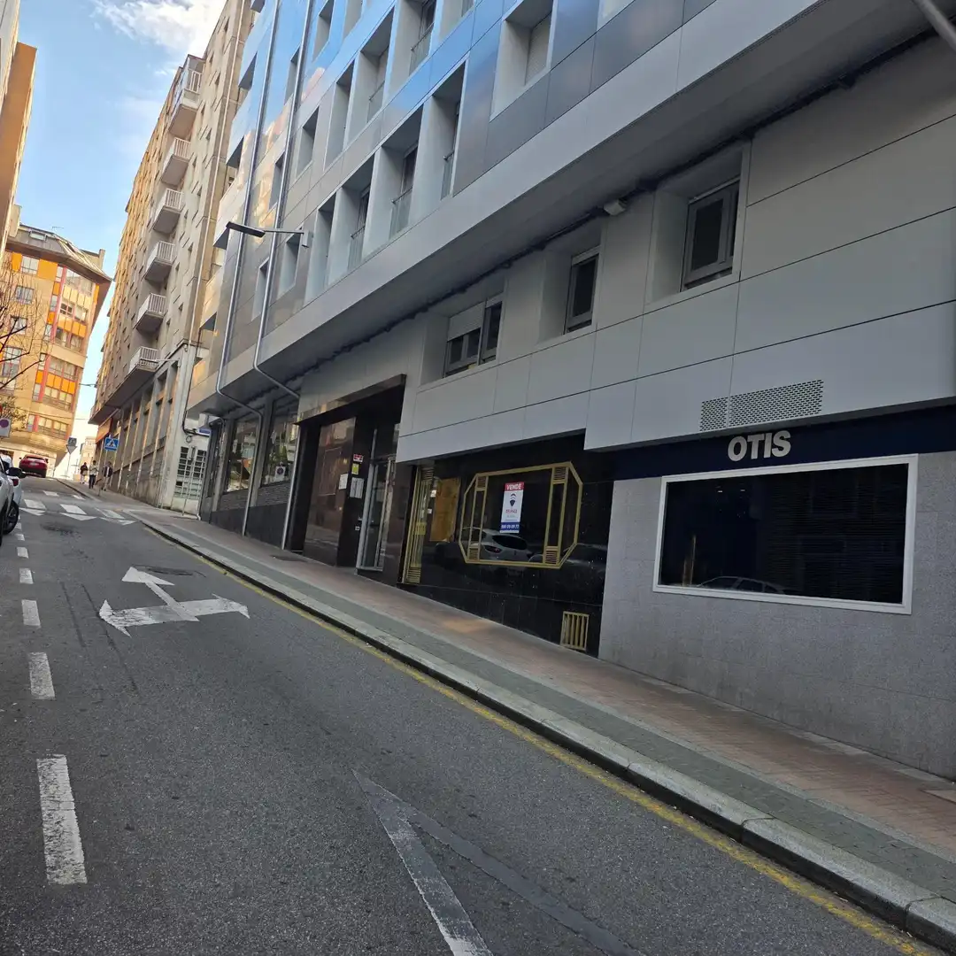 Vista exterior de Local en venda en Pontevedra Capital 