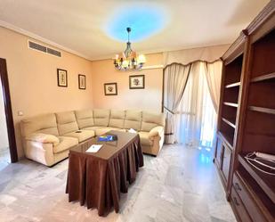 Living room of Flat for sale in  Sevilla Capital  with Air Conditioner and Terrace