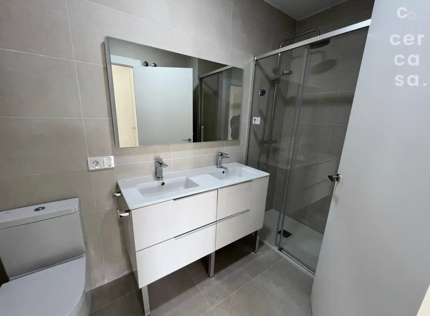 Bathroom of Flat for rent in Valencia  with Air Conditioner, Heating and Storage room