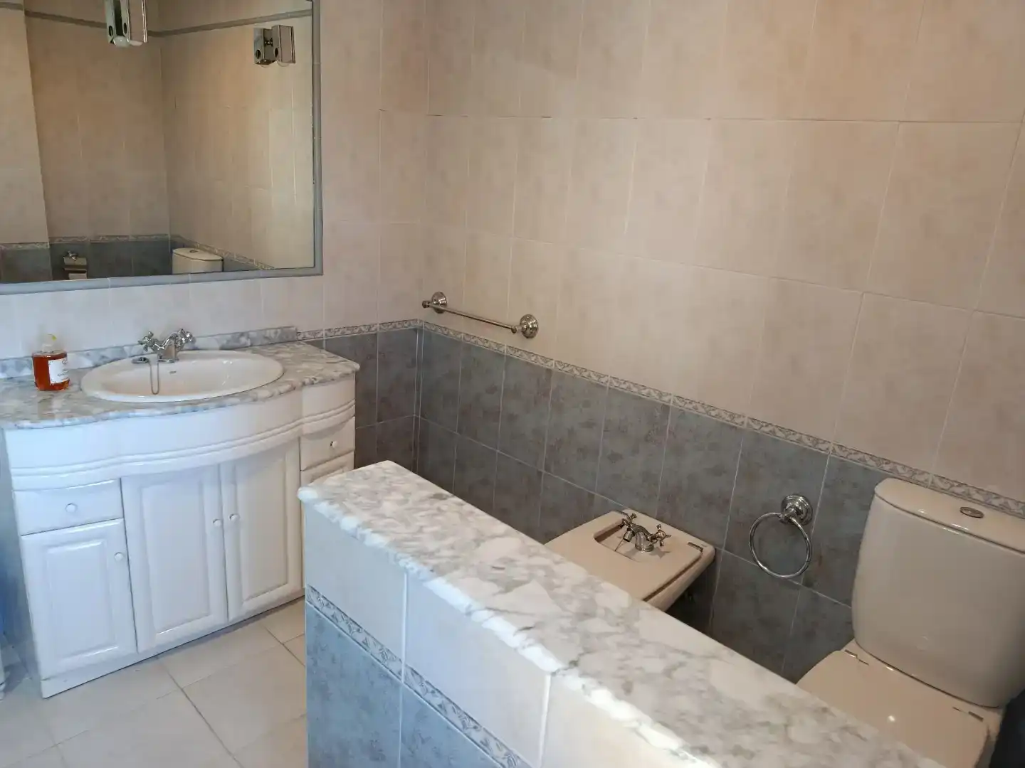 Baño de Piso en venta en Burgo de Osma - Ciudad de Osma con Aire acondicionado, Parquet y Amueblado