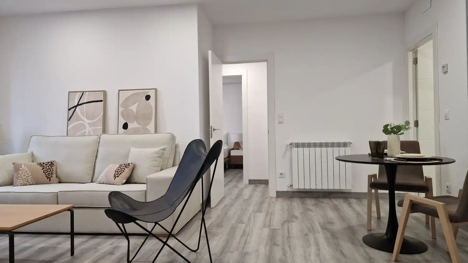 Sala d'estar de Pis en venda en Torrelavega  amb Calefacció i Moblat