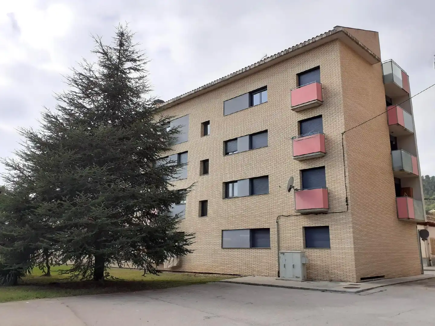Exterior view of Flat for sale in Manresa