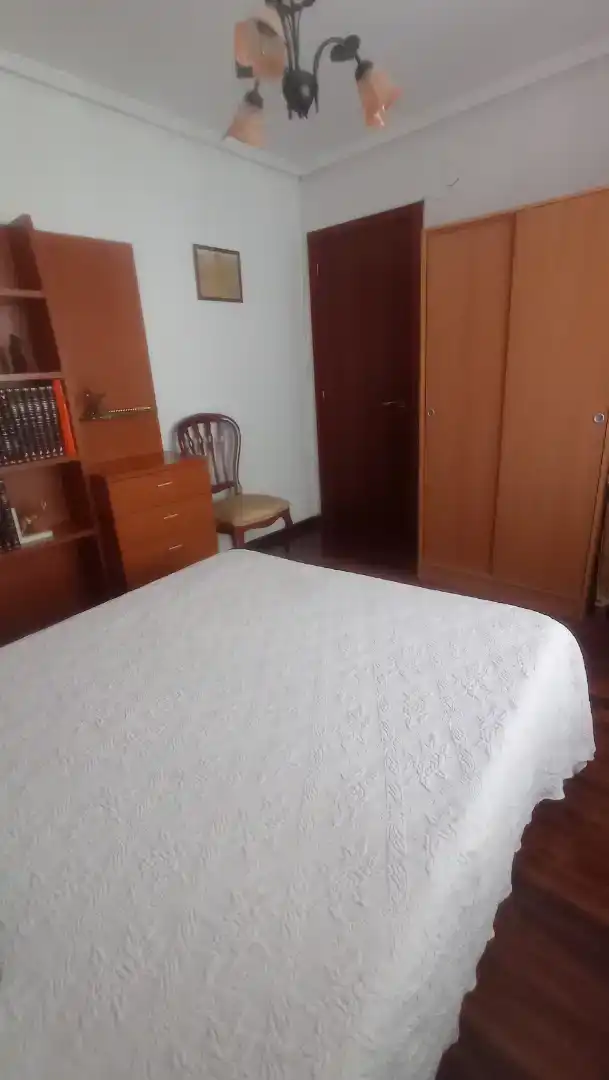 Dormitori de Casa adosada en venda en Cariño amb Balcó