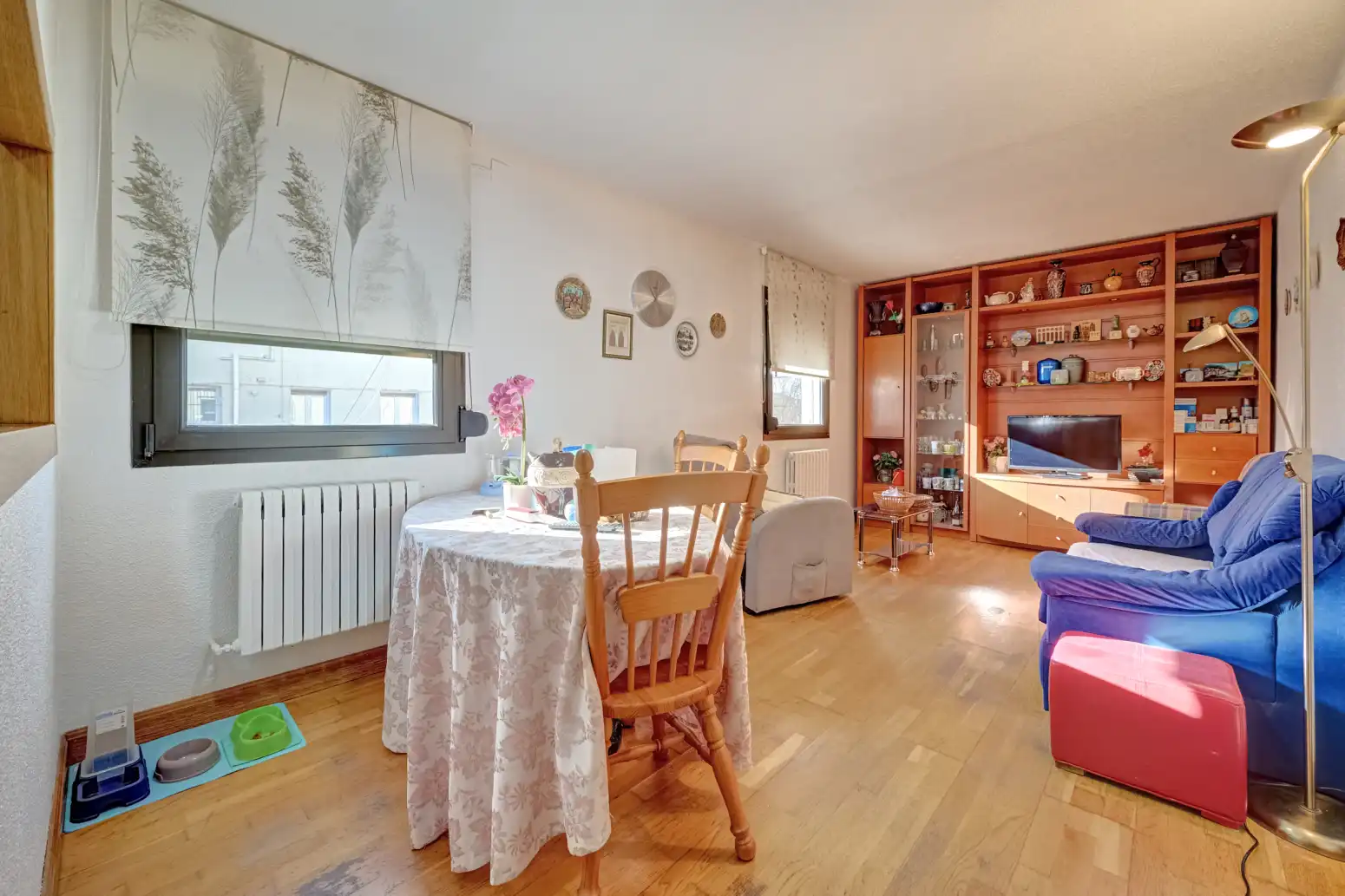 Wohnzimmer von Wohnung zum Verkauf in  Pamplona / Iruña mit Parkett, Terrasse und Abstellraum