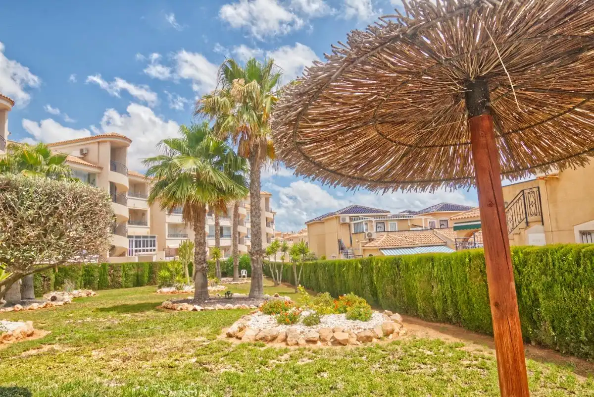Vista exterior de Apartamento en venta en Orihuela con Aire acondicionado, Terraza y Amueblado