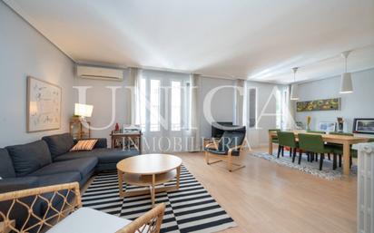 Living room of Flat for sale in  Madrid Capital  with Air Conditioner and Balcony