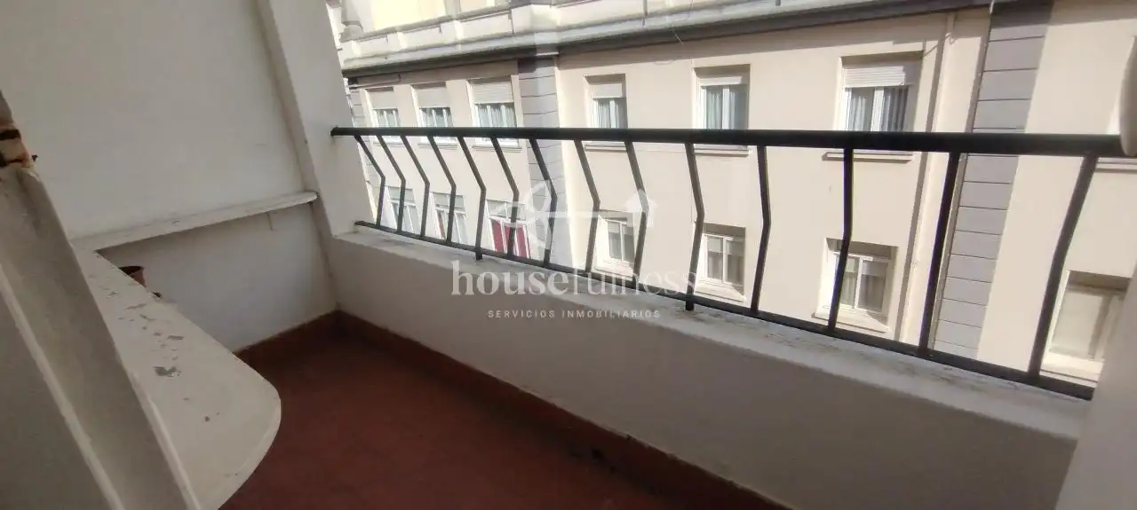 Terrassa de Pis en venda en Ferrol amb Parquet, Moblat i Balcó