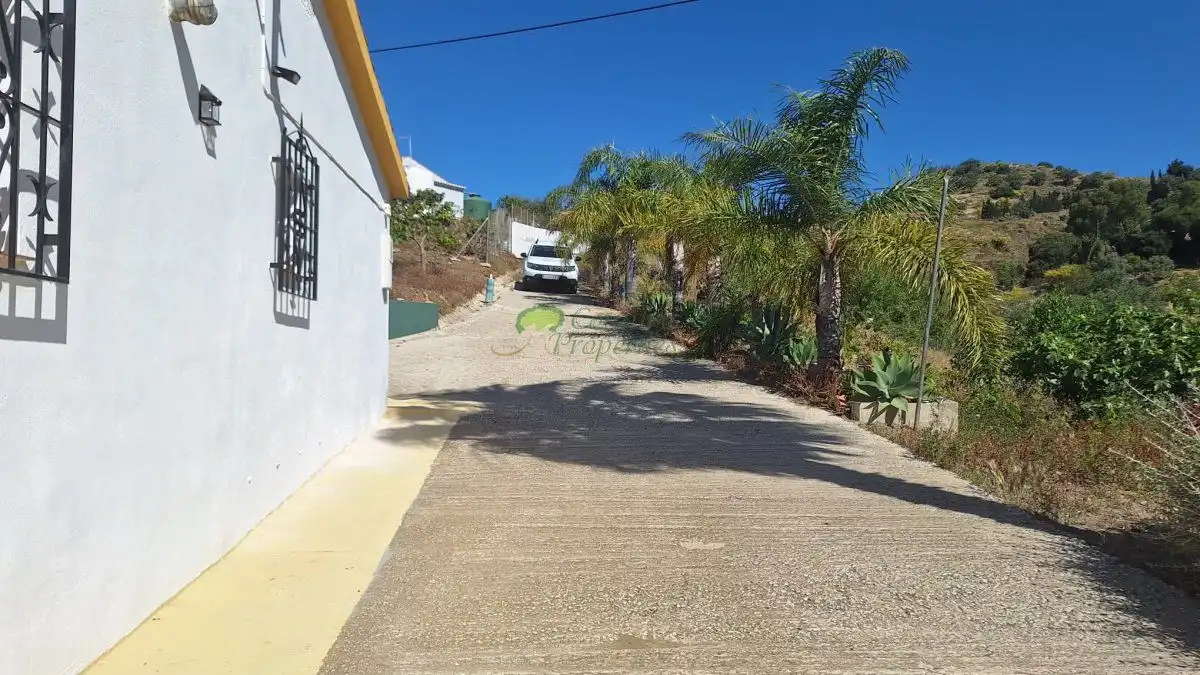 Vista exterior de Finca rústica en venta en Vélez-Málaga con Aire acondicionado, Jardín privado y Terraza