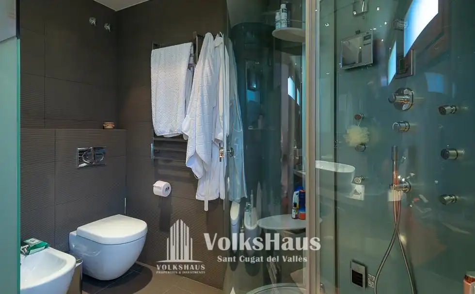 Badezimmer von Haus oder Chalet zum Verkauf in Sant Cugat del Vallès mit Klimaanlage, Heizung und Privatgarten