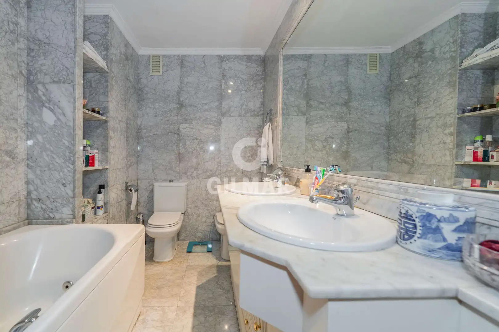 Baño de Piso en venta en Madrid con Calefacción, Jardín privado y Trastero