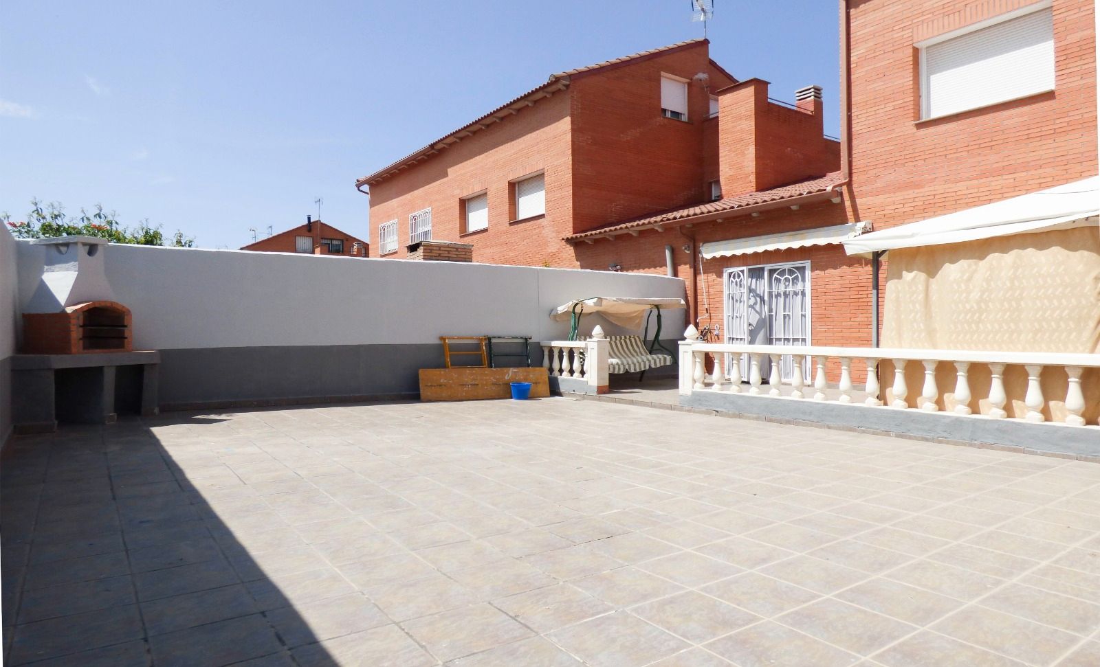 Vista exterior de Casa o xalet en venda en Chozas de Canales amb Calefacció, Jardí privat i Terrassa