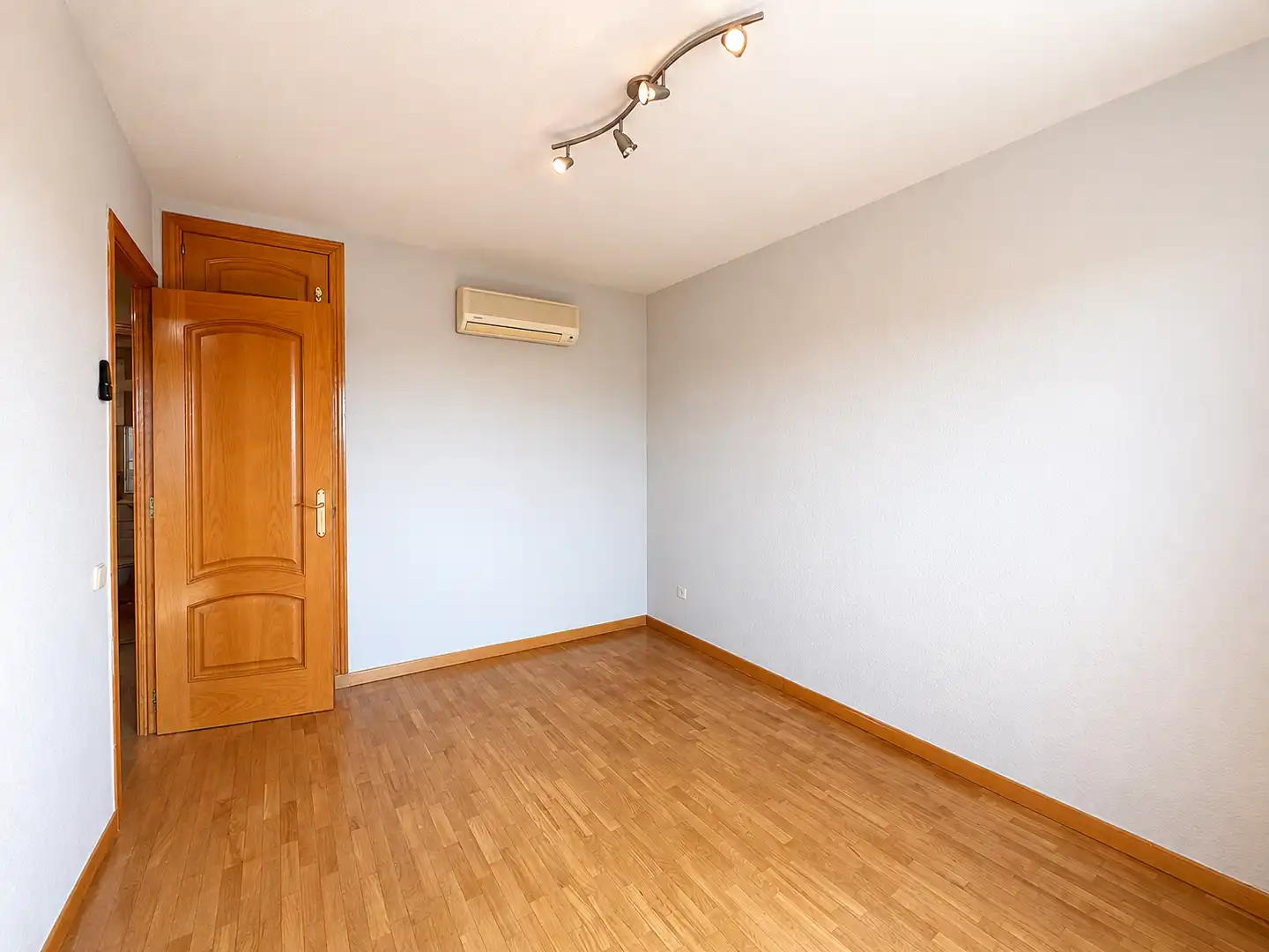 Bedroom of Flat for sale in Coslada  with Air Conditioner and Heating
