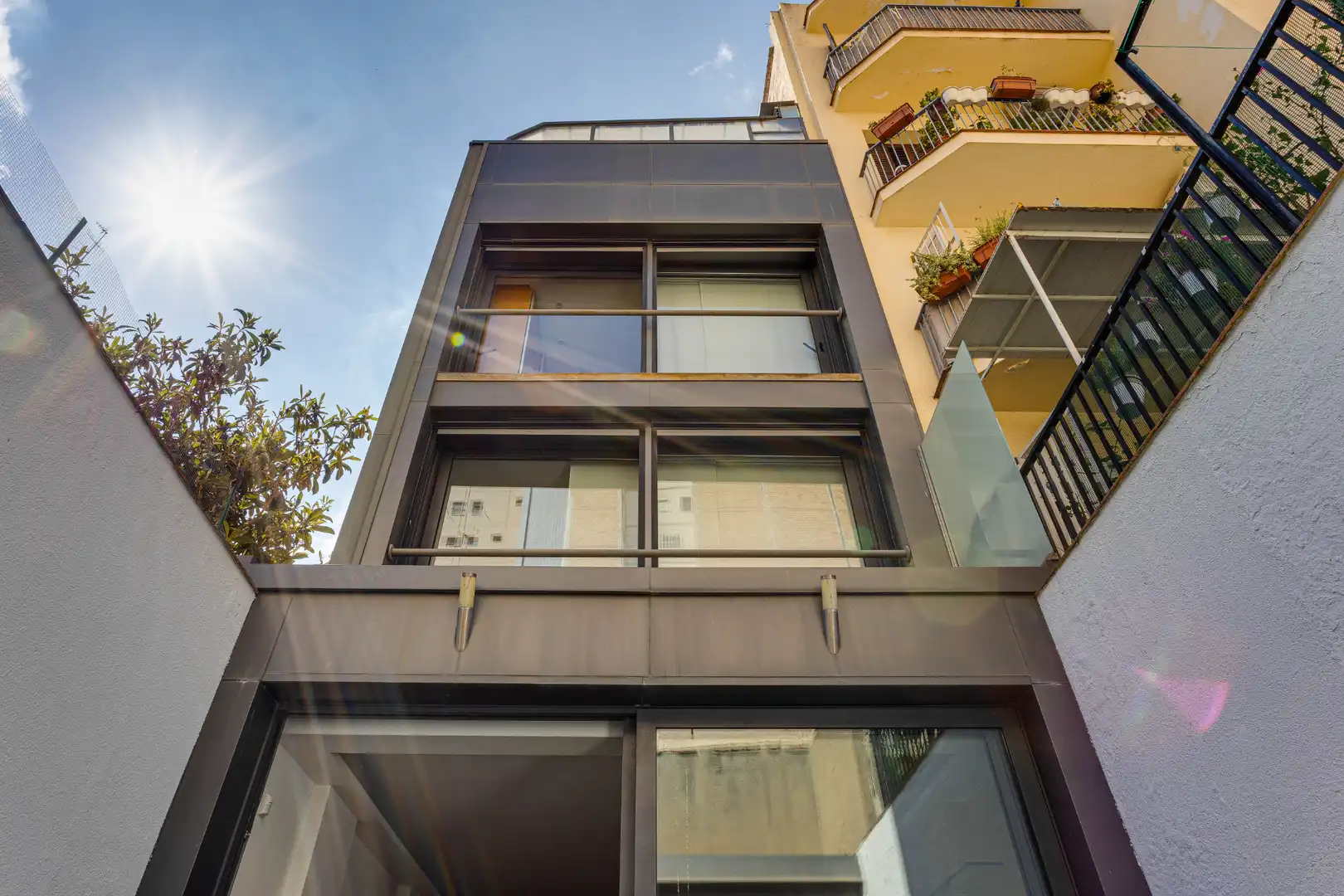 Vista exterior de Casa adosada en venta en Barcelona con Aire acondicionado, Calefacción y Jardín privado