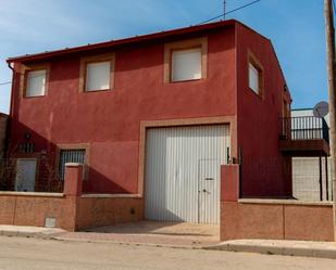 Vista exterior de Casa o xalet en venda en Las Mesas   amb Terrassa