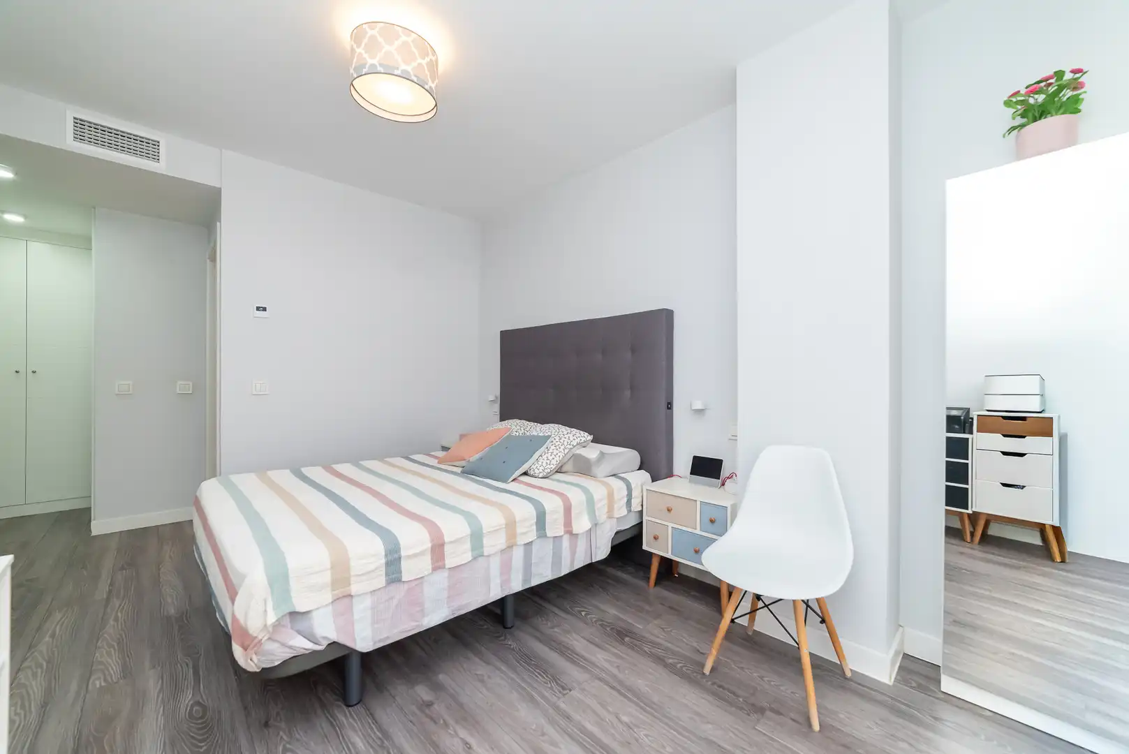 Habitación de Planta baja en venta en Boadilla del Monte con Aire acondicionado, Calefacción y Jardín privado