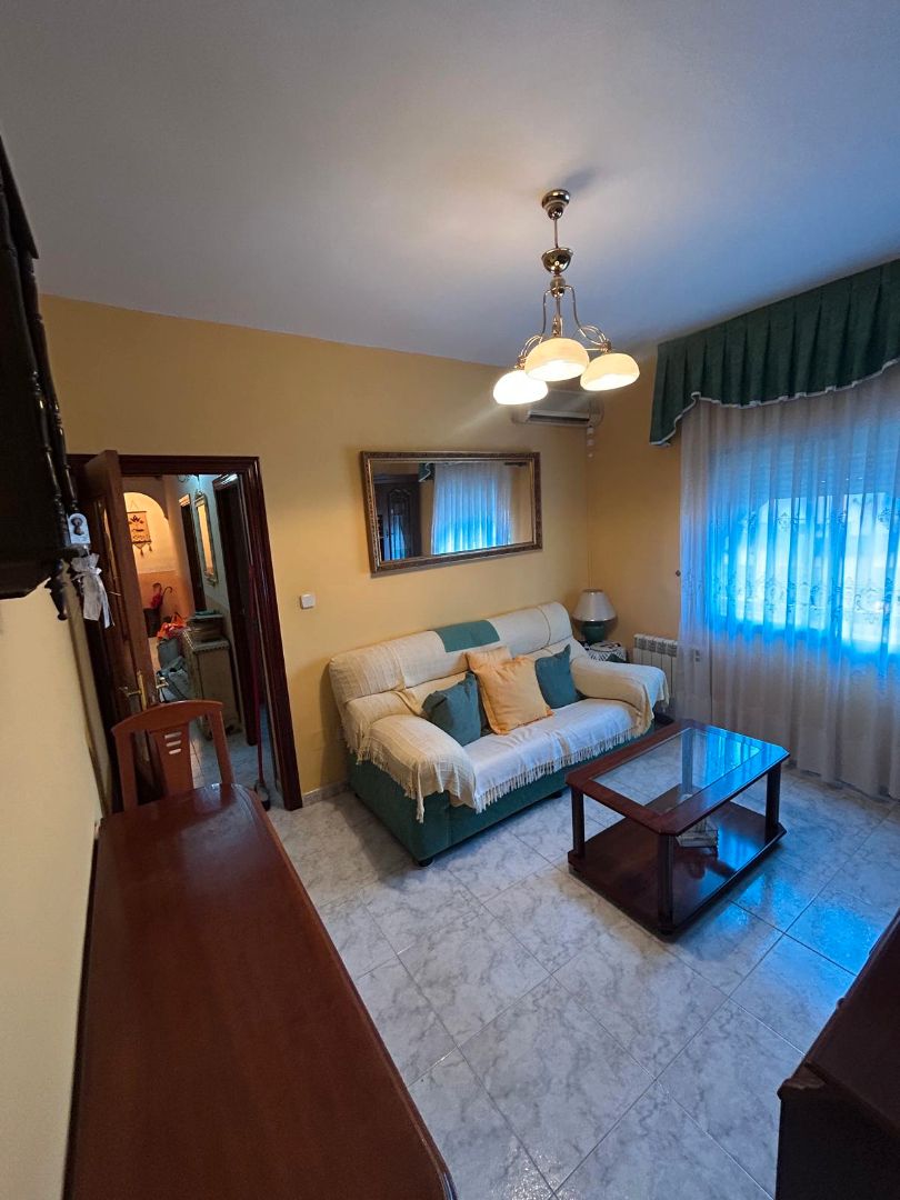 Living room of Flat for sale in Fuenlabrada  with Air Conditioner, Heating and Furnished