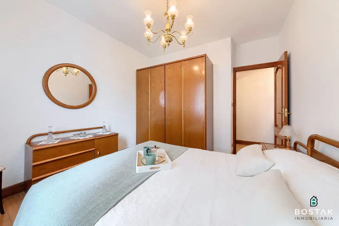 Bedroom of Flat for sale in Bilbao   with Heating, Furnished and Balcony