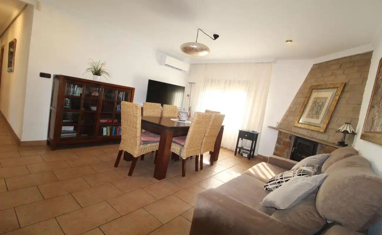 Sala d'estar de Casa o xalet en venda en L'Eliana amb Aire condicionat, Calefacció i Jardí privat