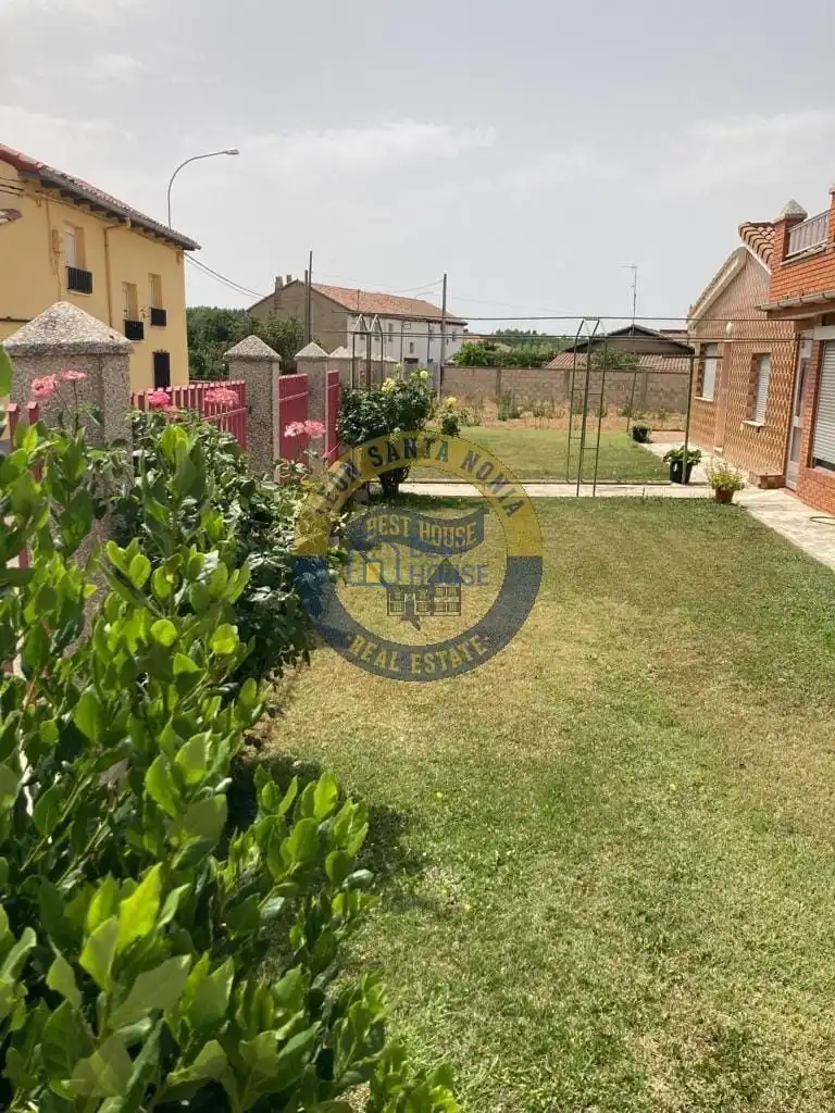 Houses for sale in Villanueva de las Manzanas, León