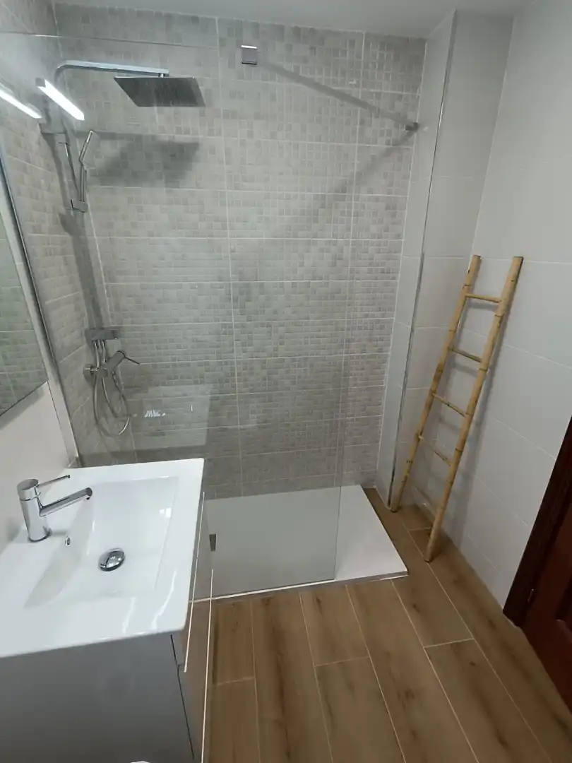 Badezimmer von Wohnung zur Miete in Badajoz mit Klimaanlage, Möbliert und Ofen