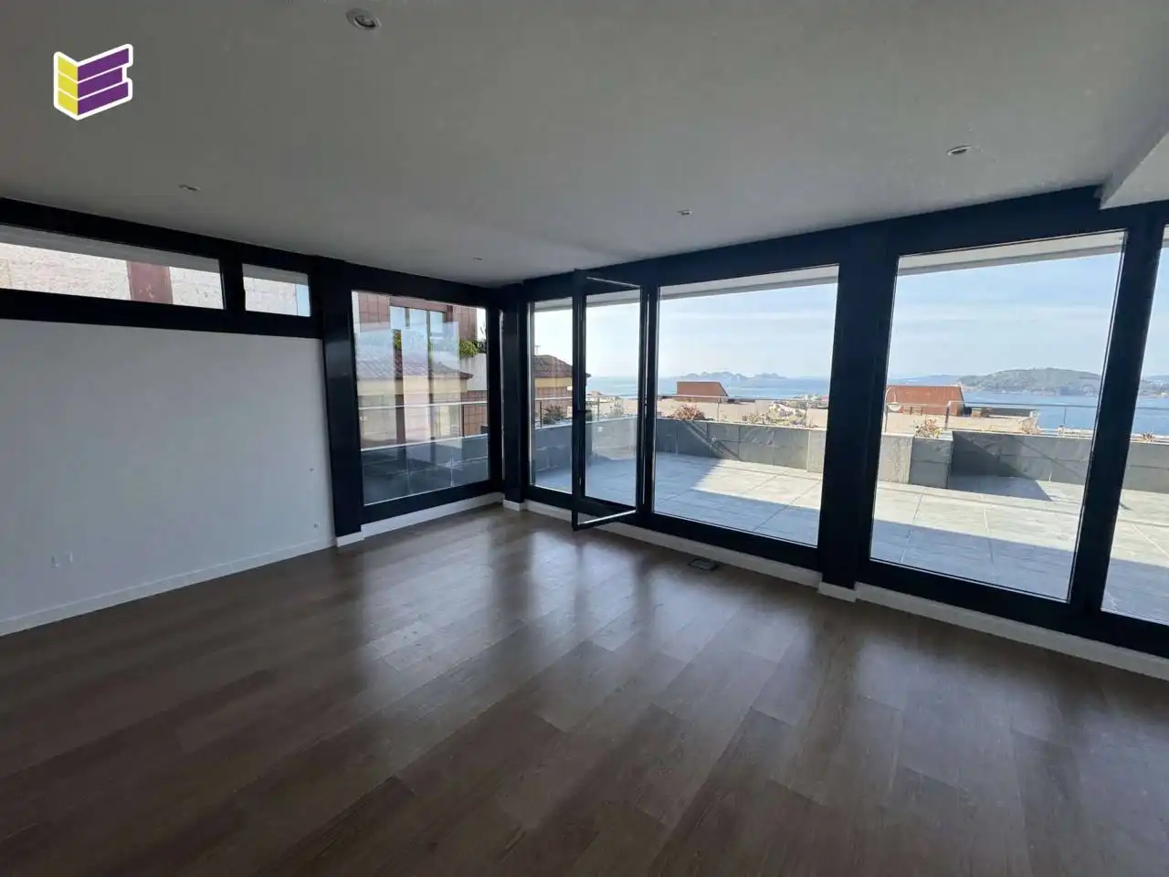 Sala de estar de Dúplex en venta en Baiona con Terraza, Trastero y Balcón