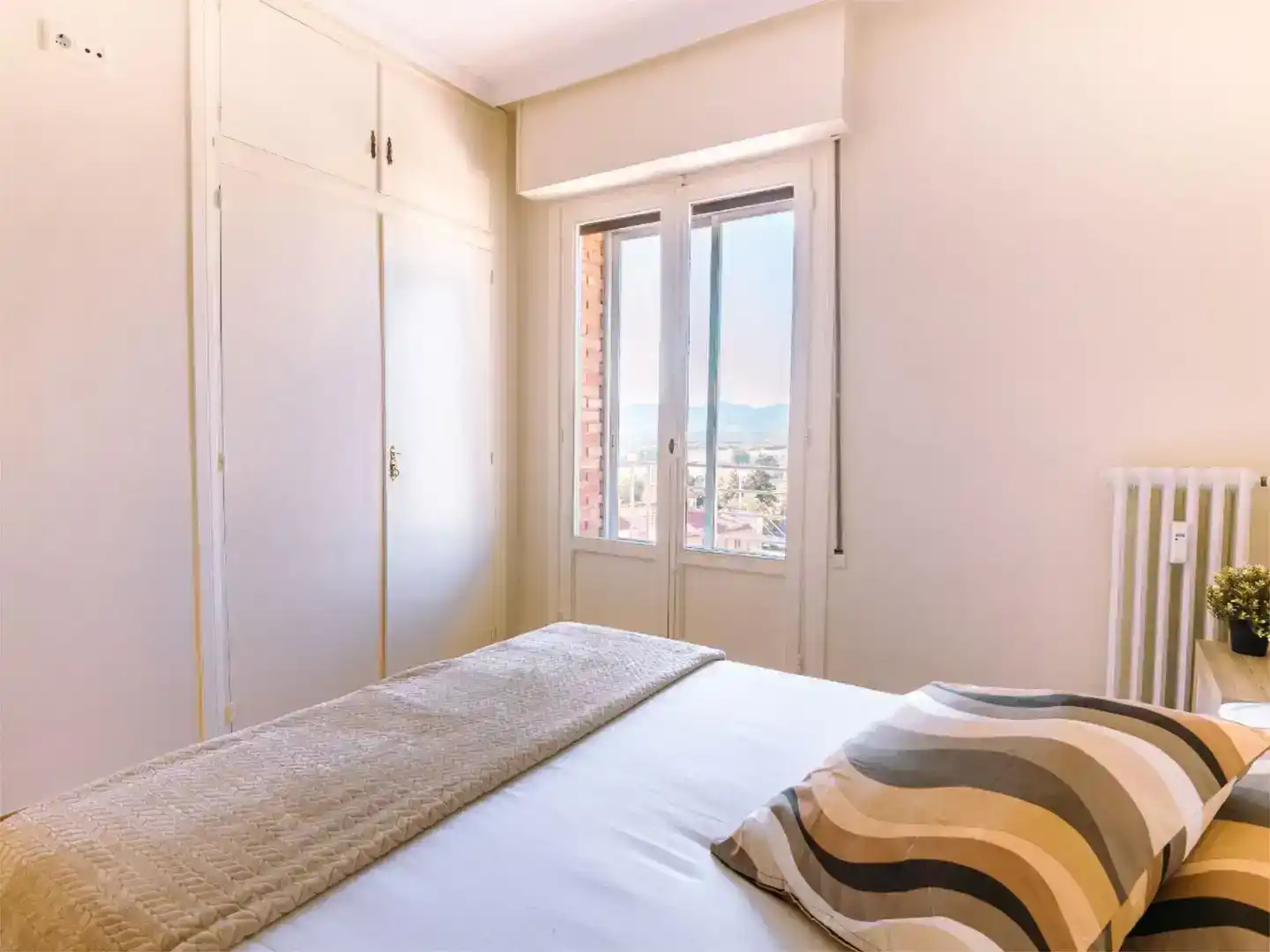 Schlafzimmer von Wohnung zur Miete in Haro mit Balkon