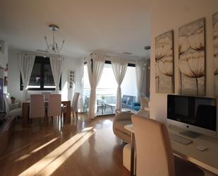Living room of Flat to rent in  Granada Capital  with Air Conditioner, Heating and Private garden