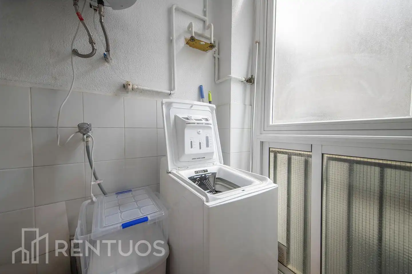 Badezimmer von Wohnung zur Miete in Barcelona mit Klimaanlage und Terrasse