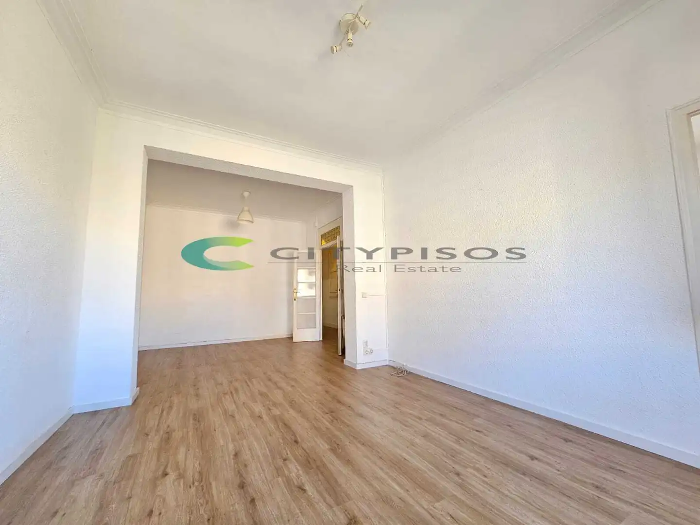 Living room of Flat for sale in Barcelona  with Heating, Parquet flooring and Oven