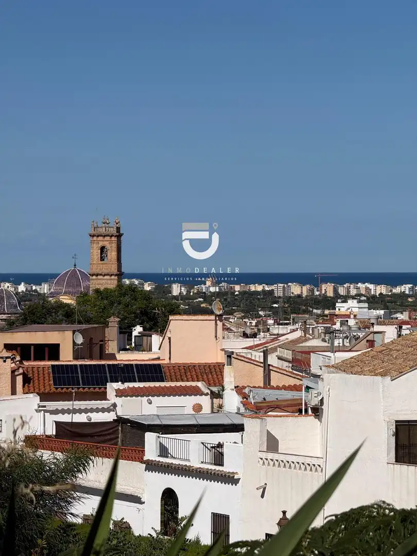 Vista exterior de Casa o xalet en venda en Oliva amb Aire condicionat, Terrassa i Piscina