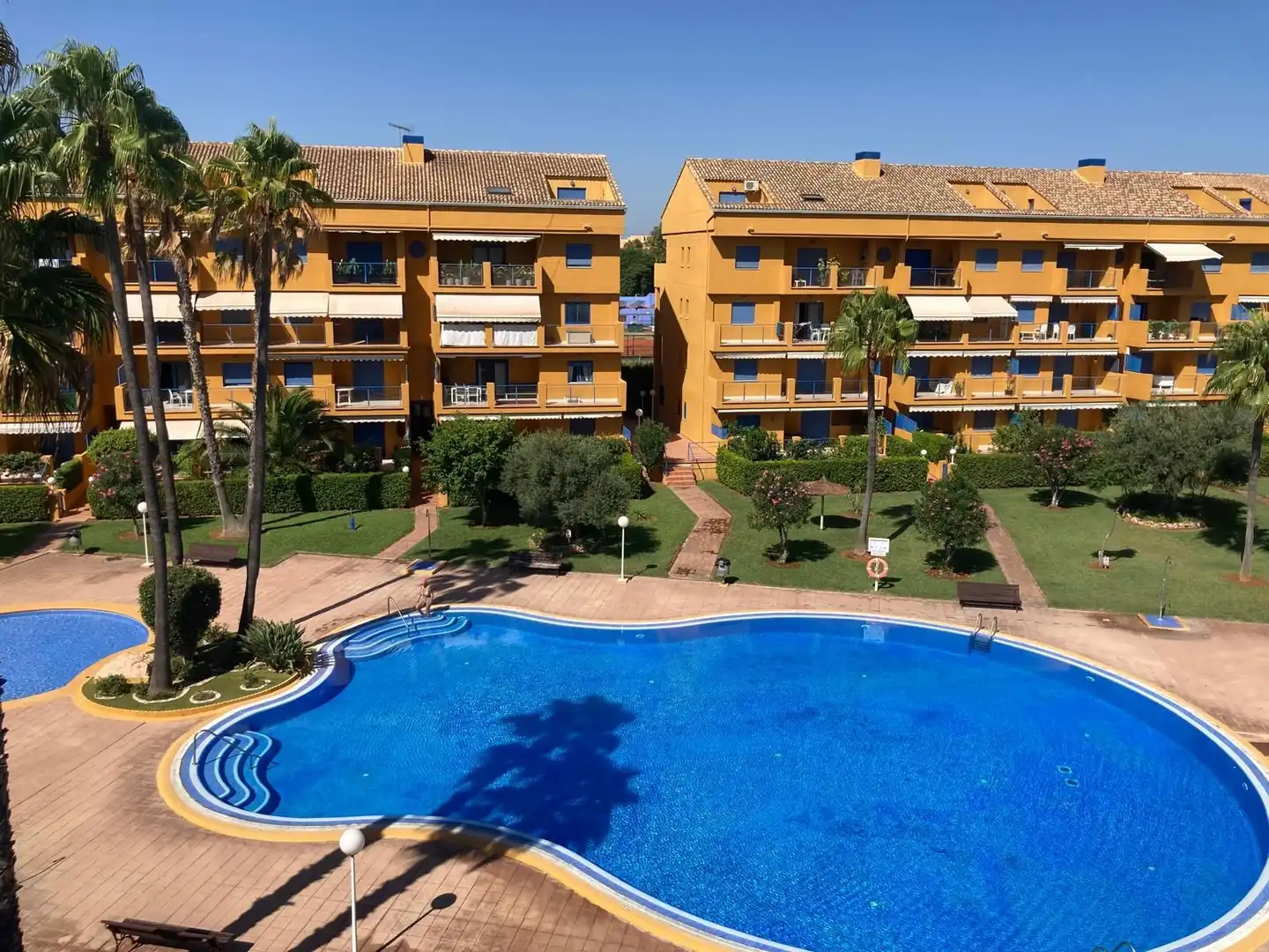 Penthouse with pool for sale in Las Marinas / Les Marines
