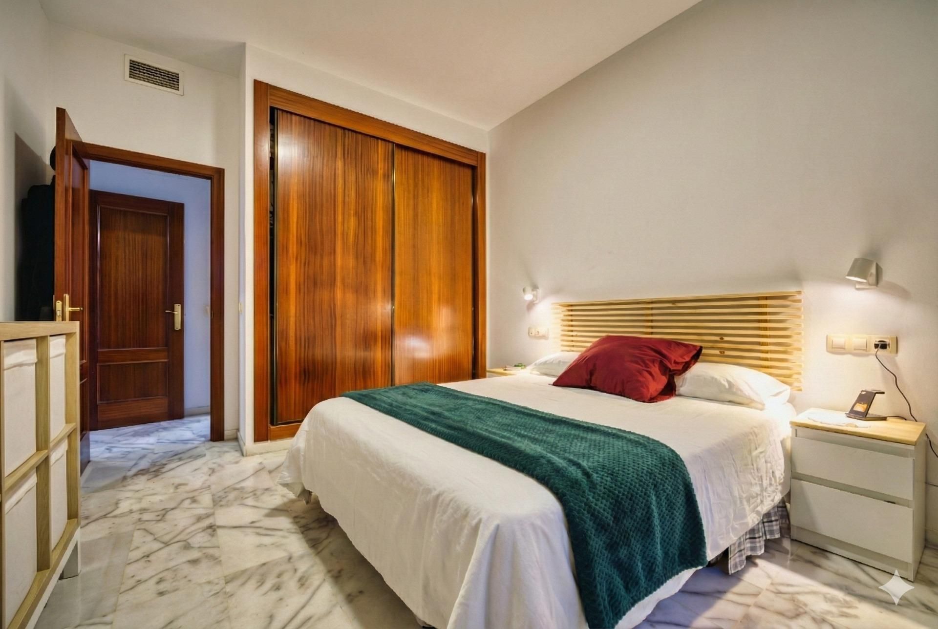 Dormitori de Apartament en venda en Bormujos amb Terrassa i Piscina comunitària