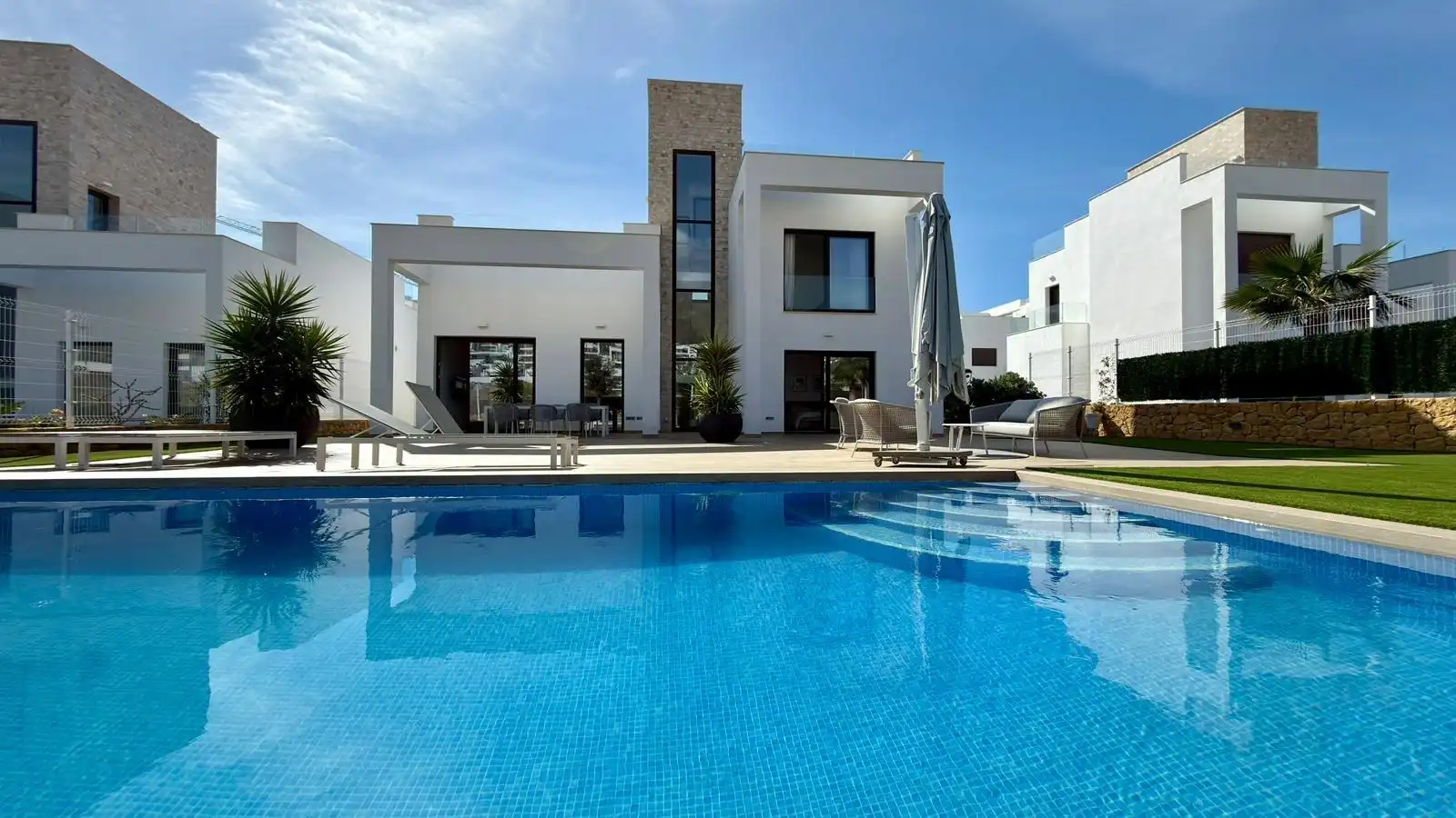 Chalet con piscina en venta en Calle EQUADOR, imagen 2