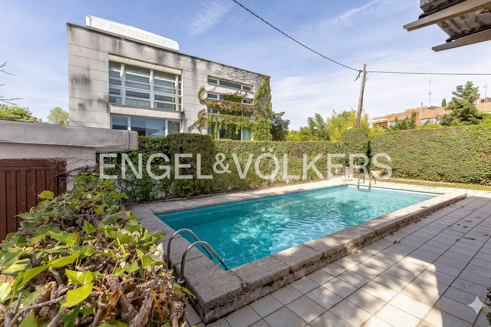 Vista exterior de Casa o chalet en venta en Madrid con Aire acondicionado, Calefacción y Jardín privado