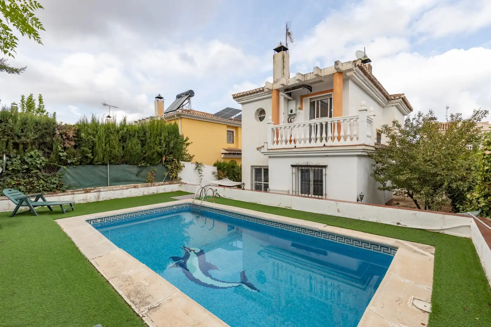 Vista exterior de Casa o chalet en venta en Altos de la Zubia